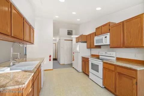Kitchen - 702 E Autumn Crest Loop, Post Falls, ID 83854 photo 3 of 4
