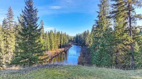 1382 Copperhead Ln, Santa, ID 83866