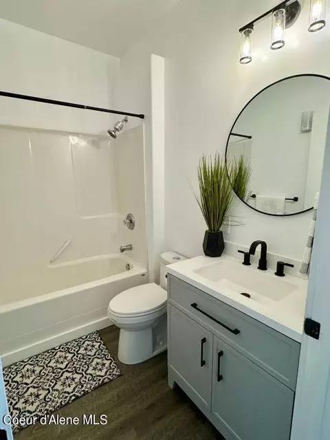 Bath - 211 5th St, Mullan, ID 83846 photo 1 of 1
