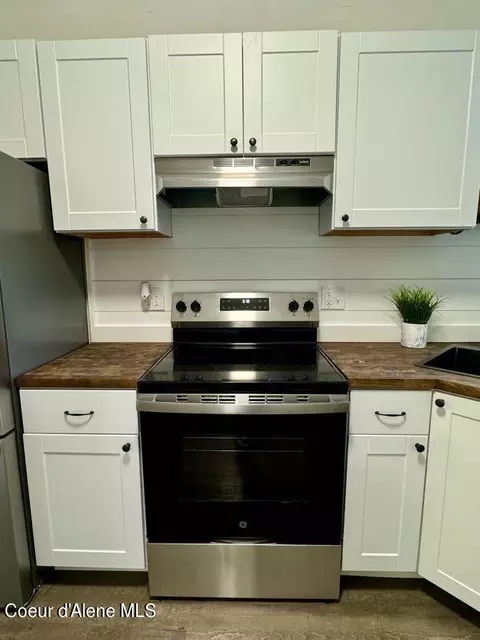 Kitchen - 211 5th St, Mullan, ID 83846 photo 2 of 3