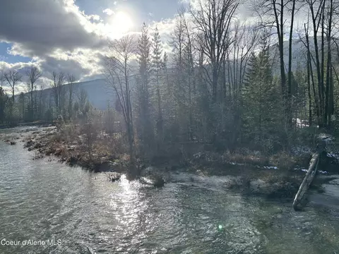 4774 Upper Pack River Rd, Sandpoint, ID 83864