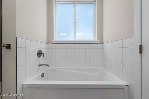 Bath - 4511 E Corsac Fox Ave, Post Falls, ID 83854 photo 2 of 4