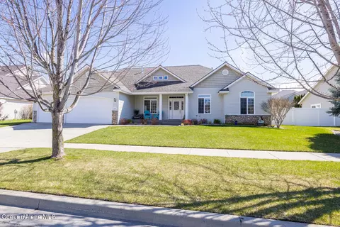 11412 N Rocking R Rd, Hayden, ID 83835