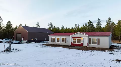 9121 E Parks Rd, Athol, ID 83801