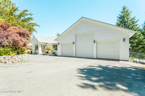 986 S Signal Point Rd, Post Falls, ID 83854