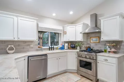 557 S Ithaca St, Post Falls, ID 83854 photo 4