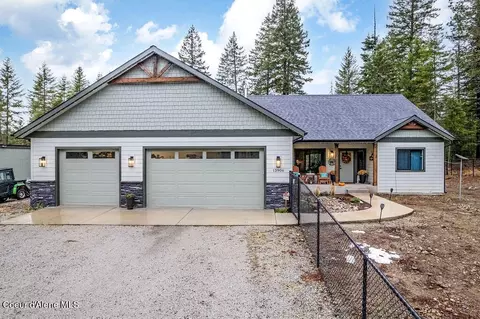 13906 Coeur D Alene Dr, Spirit Lake, ID 83869