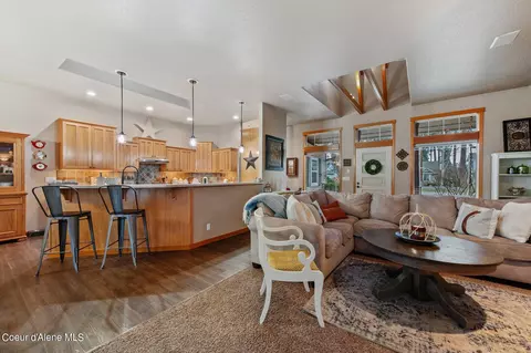 Living - 722 S Ithaca St, Post Falls, ID 83854 photo 4 of 5