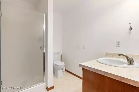 Bath - 12062 N Ruby Dr, Hayden, ID 83835 photo 2 of 4