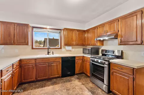 Kitchen - 12062 N Ruby Dr, Hayden, ID 83835 photo 2 of 3