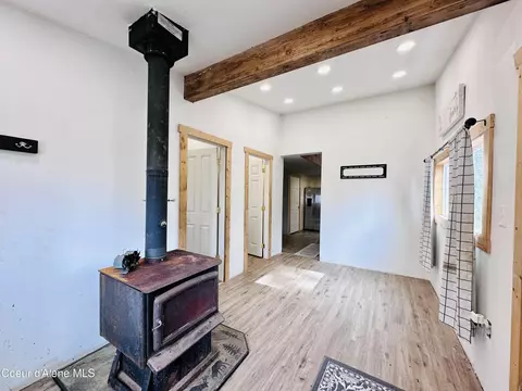 Entry Way - 602 Sundance Ln, Plummer, ID 83851 photo 3 of 3