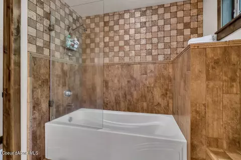 Bath - 2707 E Mockingbird Loop, Harrison, ID 83833 photo 7 of 8