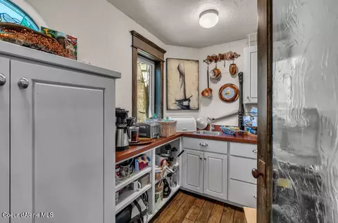 Kitchen - 2707 E Mockingbird Loop, Harrison, ID 83833 photo 2 of 3