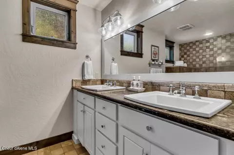 Bath - 2707 E Mockingbird Loop, Harrison, ID 83833 photo 6 of 8