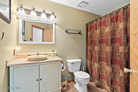 Bath - 527 E Cloverleaf Dr, Hayden, ID 83835 photo 1 of 3