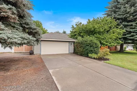 527 E Cloverleaf Dr, Hayden, ID 83835