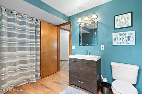 Bath - 527 E Cloverleaf Dr, Hayden, ID 83835 photo 3 of 3