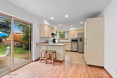 Kitchen - 527 E Cloverleaf Dr, Hayden, ID 83835 photo 1 of 2