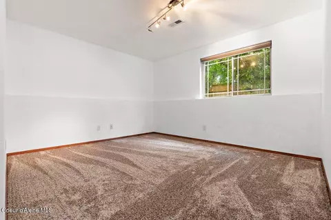 Bedroom - 527 E Cloverleaf Dr, Hayden, ID 83835 photo 8 of 11
