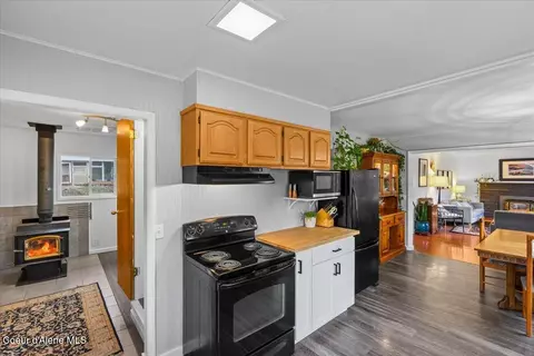 Kitchen - 13700 E Bunco Rd, Athol, ID 83801 photo 4 of 4