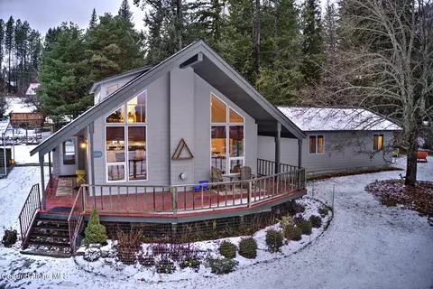 1292 Upland Dr, Sandpoint, ID 83864