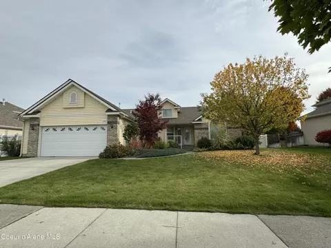 8208 N Salmonberry Loop, Hayden, ID 83835