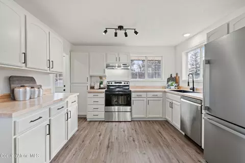 Kitchen - 211 W 22nd Ave, Post Falls, ID 83854 photo 3 of 5