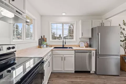 Kitchen - 211 W 22nd Ave, Post Falls, ID 83854 photo 4 of 5