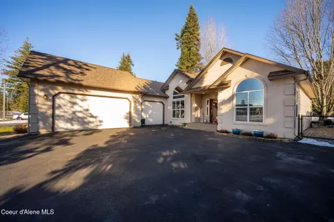 11768 N Strahorn Rd, Hayden, ID 83835