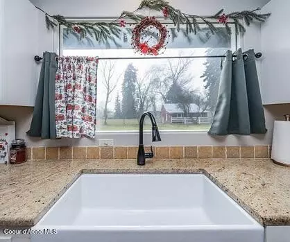 456 E Hanley Ave, Dalton Gardens, ID 83815