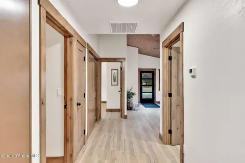 Entry Way - 1005 Cedar St, Sandpoint, ID 83864 photo 2 of 2