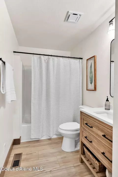 Bath - 1005 Cedar St, Sandpoint, ID 83864 photo 4 of 6