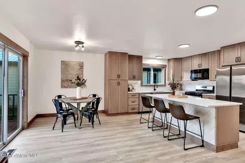 Dining - 1005 Cedar St, Sandpoint, ID 83864 photo 1 of 2