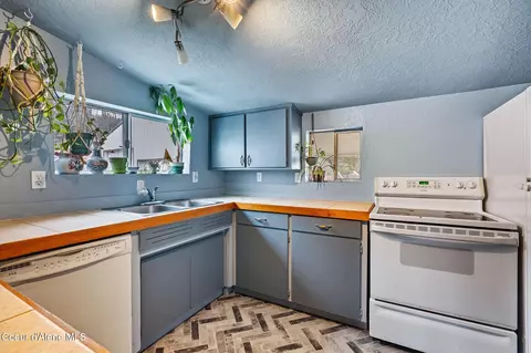 Kitchen - 508 Main St, Pinehurst, ID 83850 photo 3 of 3