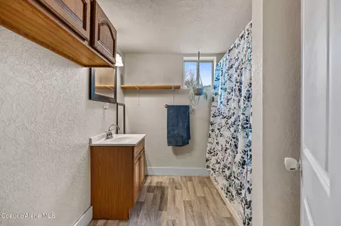 Bath - 508 Main St, Pinehurst, ID 83850 photo 1 of 2