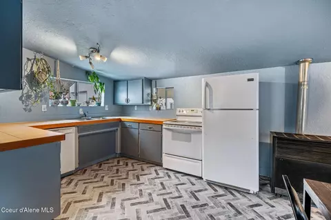 Kitchen - 508 Main St, Pinehurst, ID 83850 photo 1 of 3