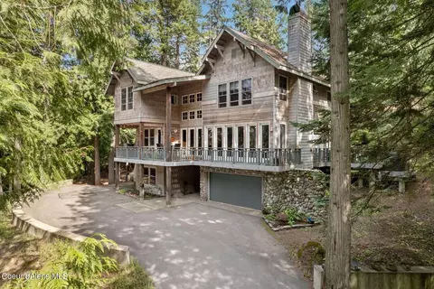 3996 Lakeshore Dr, Sagle, ID 83860