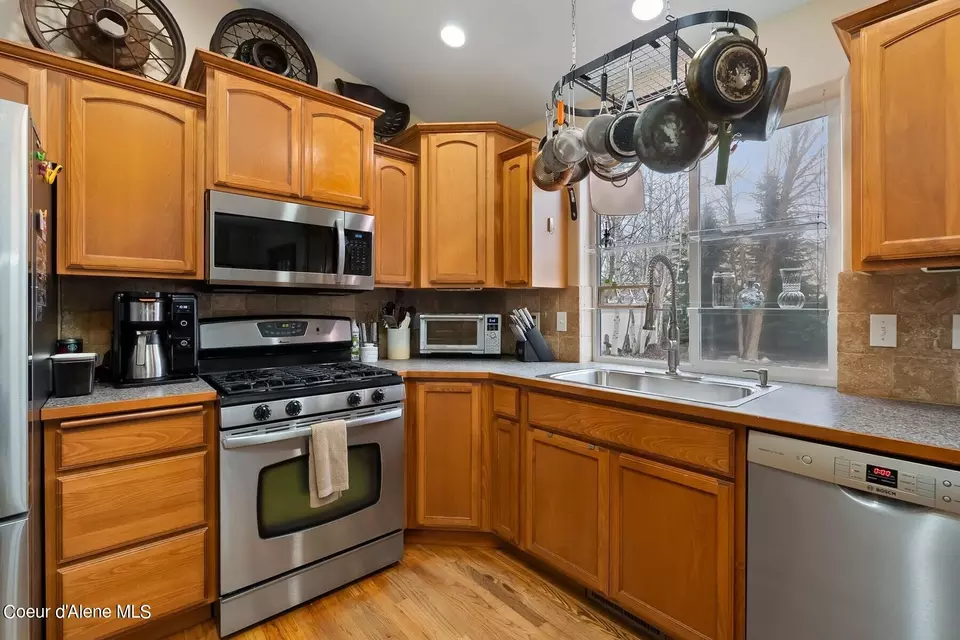 Kitchen - 1577 W Yaquina Dr, Post Falls, ID 83854 photo 2 of 3