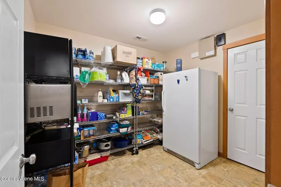 Kitchen - 1577 W Yaquina Dr, Post Falls, ID 83854 photo 3 of 3