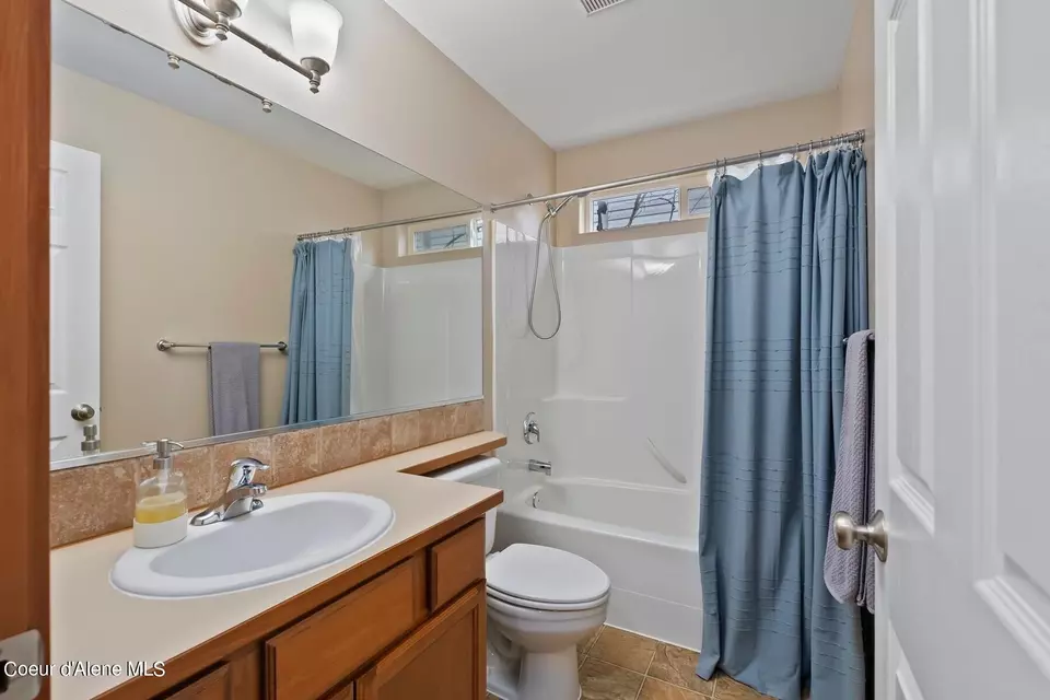 Bath - 1577 W Yaquina Dr, Post Falls, ID 83854 photo 3 of 4