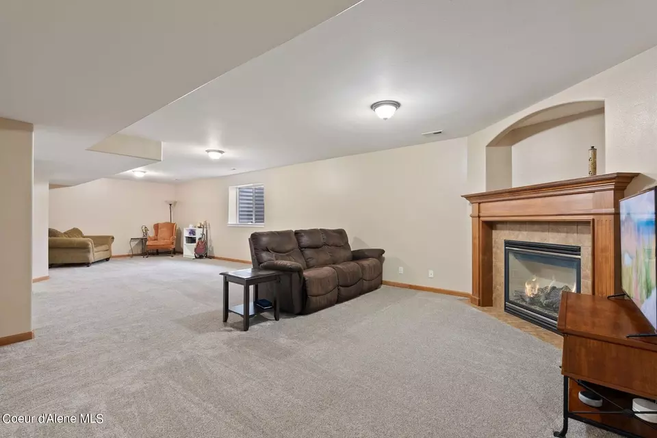 Living - 1577 W Yaquina Dr, Post Falls, ID 83854 photo 5 of 5