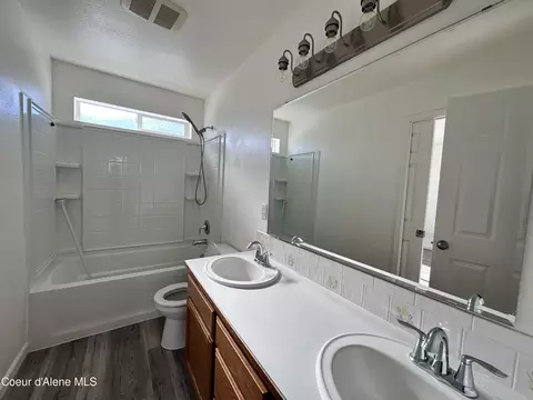 Bath - 240 W Commanche St, Post Falls, ID 83854 photo 1 of 2