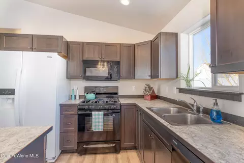 Kitchen - 8767 N Argyle St, Post Falls, ID 83854 photo 2 of 2