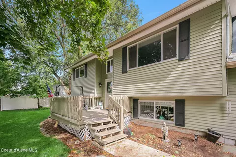10718 N Oak St, Hayden, ID 83835
