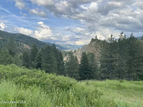 225 Pine Tree Dr, Pinehurst, ID 83850