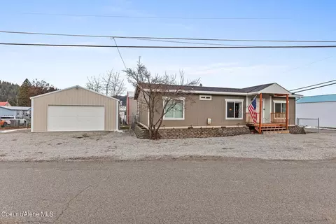 304 Wyoming Ave, Pinehurst, ID 83850