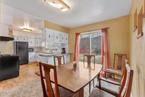 Dining - 1028 E Larch Ave, Osburn, ID 83849 photo 1 of 2