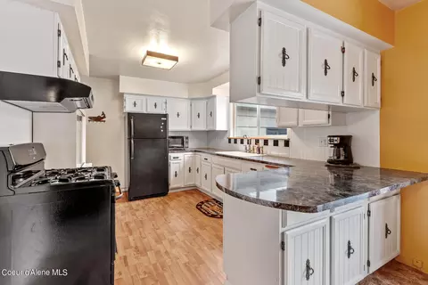 Kitchen - 1028 E Larch Ave, Osburn, ID 83849 photo 1 of 2