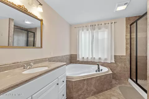 Bath - 1028 E Larch Ave, Osburn, ID 83849 photo 1 of 1