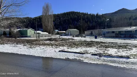 907 Washington St, Smelterville, ID 83868